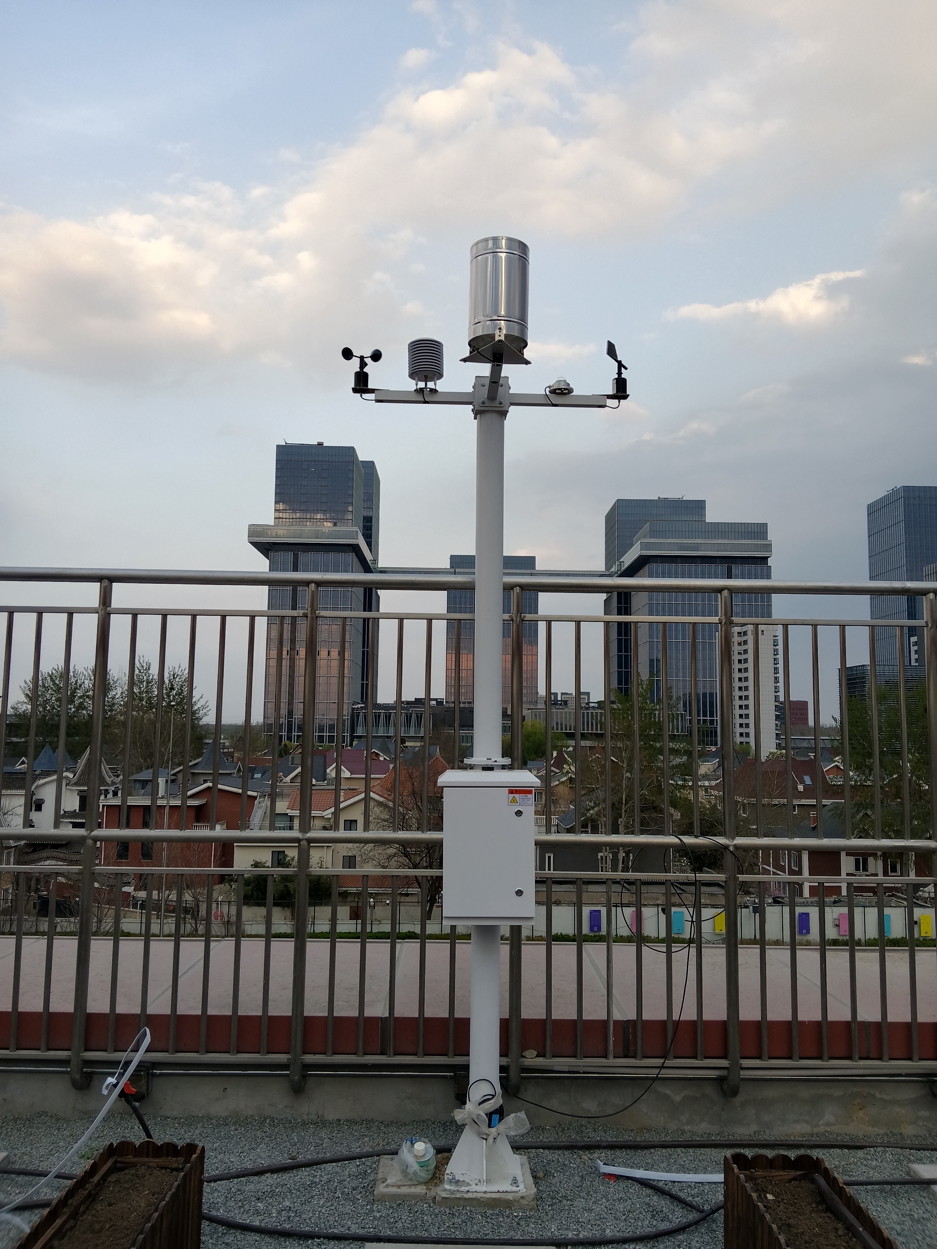 未来城21世纪中学气像设备案例